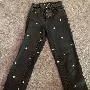 black pacsun mom jeans with flowers